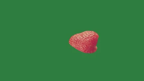 A strawberry isolated on green screen background Vídeos de archivo 336968768