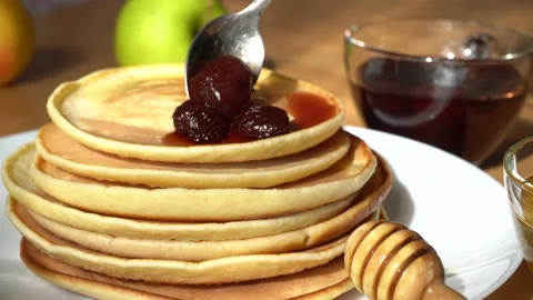 Strawberry jam pouring on pancakes stack. Sweet breakfast Stock Footage 162778125