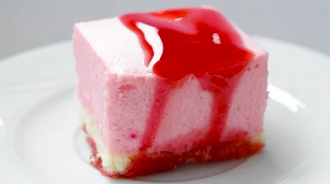 Strawberry pudding with jam on top, rotates on white plate Vídeos de archivo 54227242