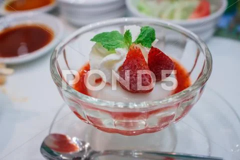Strawberry pudding Stock Photos