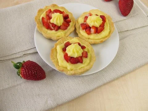 Strawberry pudding tartlets Stock Photos
