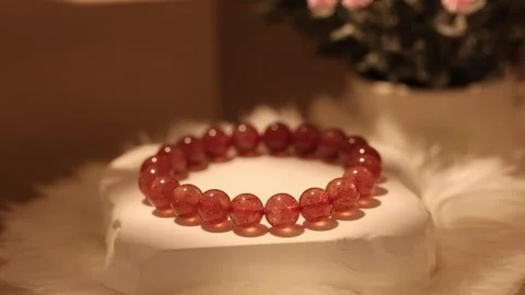 Strawberry quartz stone bracelet on rotating display stand Vídeo Stock 337420154