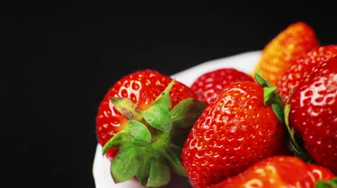 Strawberry rotates on a plate 스톡 동영상 39720315
