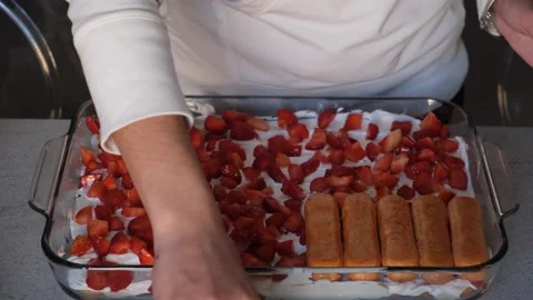 Strawberry tiramisu cake making. Video stock 153234064