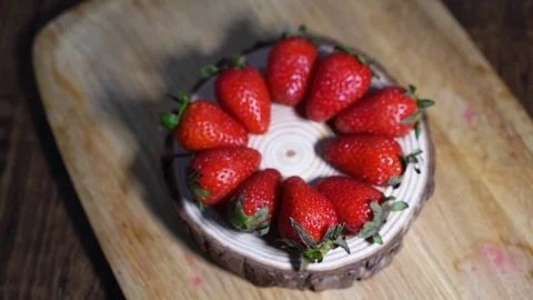 Strawberry on wood slice Video stock 97294042