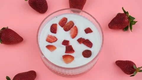 Strawberry yogurt rotating 스톡 동영상 236191893
