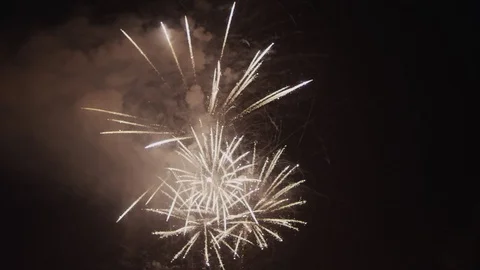 Streaking Fireworks in slow-motion Vídeo Stock 110713205