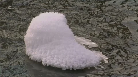 Stream and ice. 库存影片 10787691