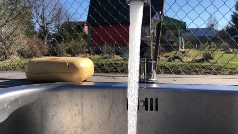 Stream of cold water flows from the tap 库存影片 334248620