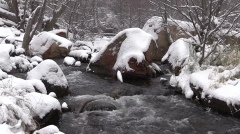 Stream Flowing in Snowy Landscape Vídeos de archivo 45542665