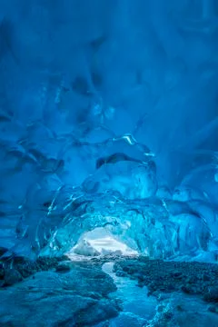 A stream flows beneath an ice cave on Mendenhall Glacier, Tongass National Fores Foto stock