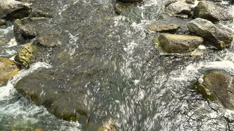 The stream flows between the stones 库存影片 148384466