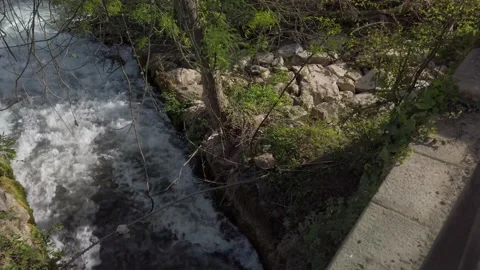 Stream lock gate with flowing water in countryside Video stock 159992012