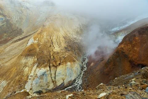 Stream from melting of glaciers on the active volcano Mutnovsky Foto stock