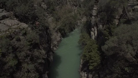 Stream of the mountain river top view Video stock 104833737
