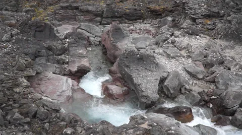 Stream at Perdalen. Svalbard, Spitzbergen 스톡 동영상 68417632