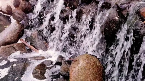 Stream on the rocks Stockbeeldmateriaal 239471680