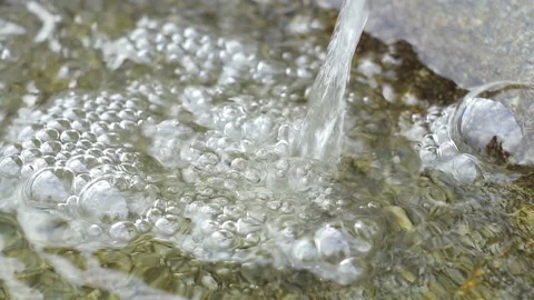 Stream of water dropping into the small stone bowl and water bubbling, macro Video stock 103655650