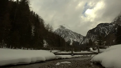 Stream in Winter 스톡 동영상 86706184