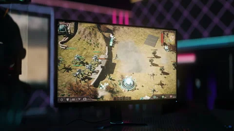 Streaming the online multiplayer strategy battle simulator computer game Stock Footage 305940906