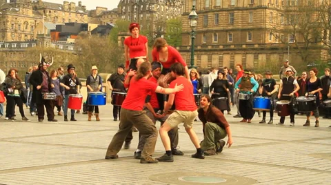 Street artists dancing Stock Footage 39490567