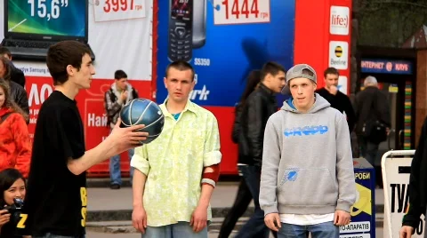 Street breakdancers Stock Footage 684472