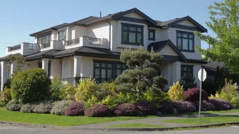 Street corner with bushes. Stock-Footage 155457326