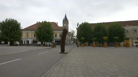Street crossing Millenium square in Baia Mare Stockbeeldmateriaal 87989524