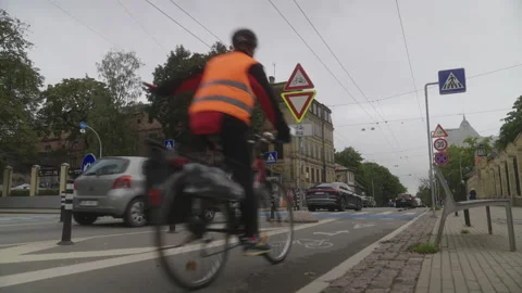 Street intersection with cycle crossing 스톡 동영상 289841890