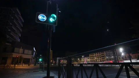 Street intersection time lapse with left turn only traffic lights at night Video stock 165314163