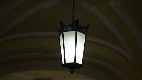 Street lamp with flickering background Vidéo 106147367