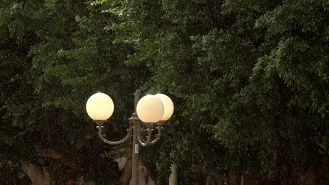 Street lamp in the rain Stock-Footage 120730285