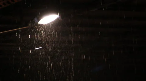 Street light and rain Video stock 40640550