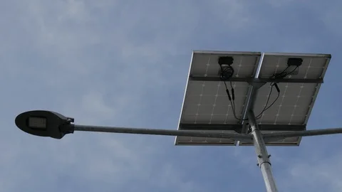 Street light working from clean solar panel 스톡 동영상 106573853