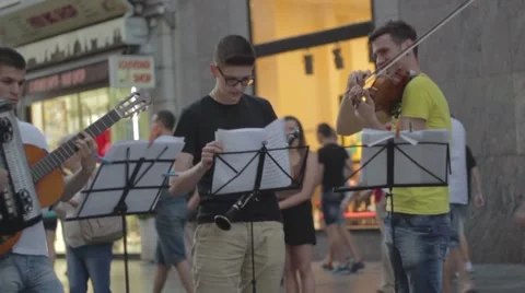 Street musicians play instruments Stock-Footage 65014732