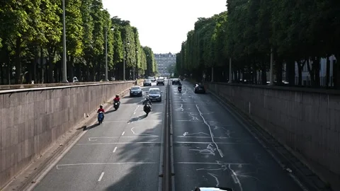 Street in Paris 動画素材 245380094