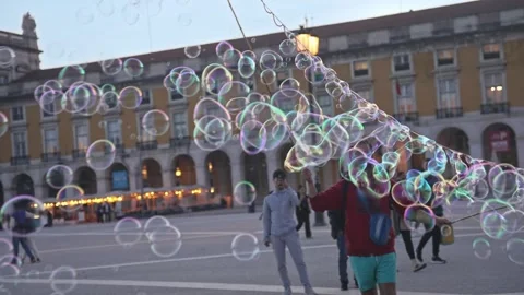 Street performer create many soap bubbles. Fun performance outdoor. Artist show. 스톡 동영상 273278638