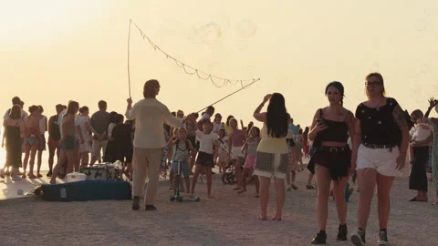 Street performer creating giant soap bubbles for families Stock Footage 340628081