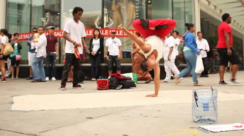Street performer Video stock 25196646
