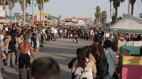 Street Performer in front of crowd Stock Footage 50191815