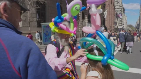 Street Performer makes balloon art to children during NYC Easter Parade Stock Footage 282425387