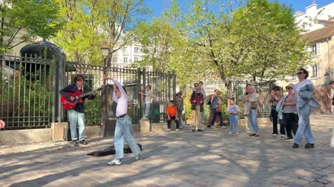 Street performers dancing and playing guitar in Montmartre, Paris Stock Footage 337783491