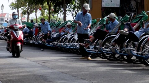 Street with rickshaws in Hoi An Video stock 128277207