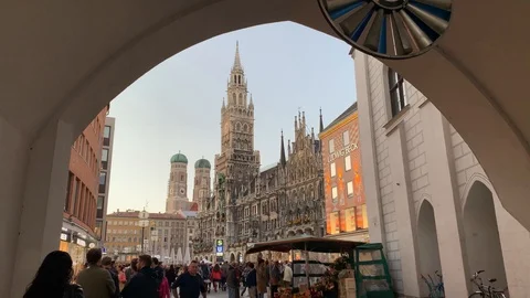 Street Scene in Munich, Germany Vidéo 125572001