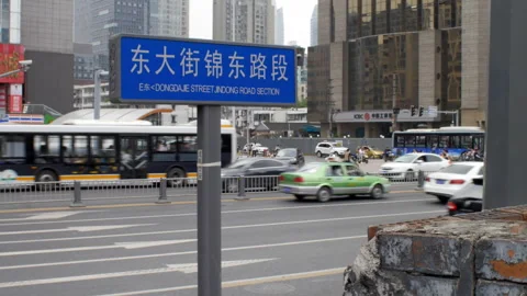 Street Sign and Traffic in Chengdu City Center 動画素材 321672553