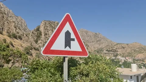 Street sign with mountains in the background Video stock 201592489