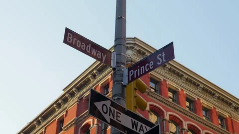 Street Signs Marking Intersections in a Historic City District 库存影片 330987046