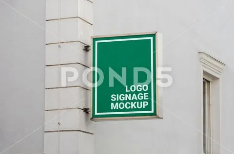 Street store signage mockup. Rectangular shape, green color PSD 템플릿