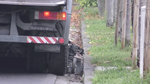 A street sweeper cleans the road Vídeo Stock 119368328