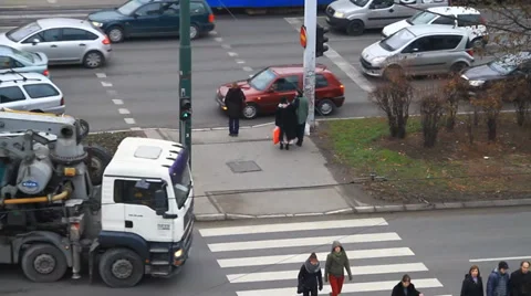 Street Traffic in Sarajevo Video stock 34994807